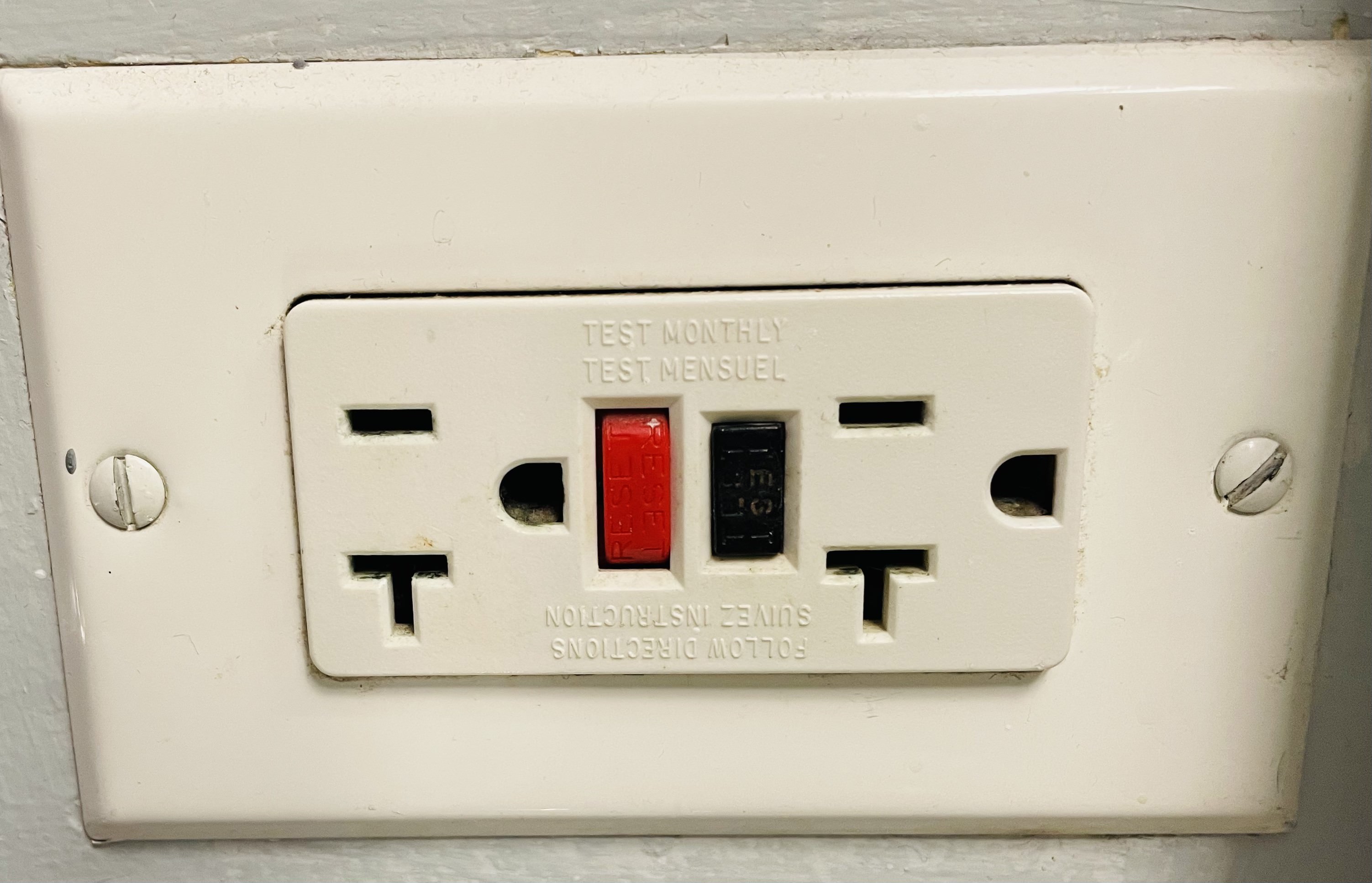 an icon representing an electrical outlet